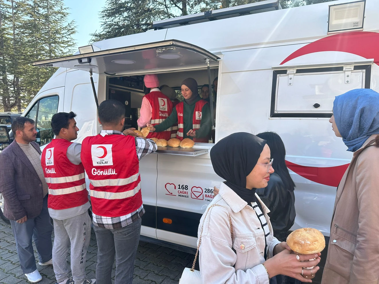 KIZILAY MERAM ŞUBESİNDEN ÇORBA İKRAMI